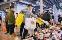 一年出货2亿双鞋，中国新的鞋业首富出现，身家超安踏、李宁老板