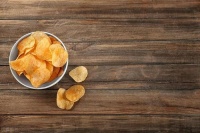 量贩零食格局突变，万辰集团难以坐上第一把交椅