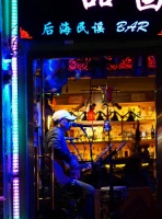 搬走酒吧，什刹海就能“回到从前”吗？