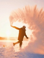 火爆的跨年夜生意：民宿日入2万，气球一晚卖8千