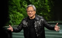 英伟达黄仁勋被评年度最佳CEO 身价暴增2100亿元