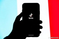 疯狂小杨哥进军TikTok：新加坡首播破纪录，三个月已吸粉200万