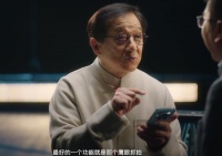 国际巨星成龙，亲上手体验荣耀Magic6，点赞这项功能太好用