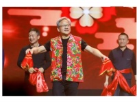 英伟达老板穿东北花棉袄 为啥？