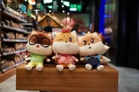 三只松鼠脱下长衫