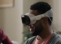 戴着Vision Pro开车，「大师」们又找到了新的整活方式