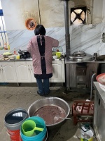 不想嵌入村庄爱恨情仇的年轻人