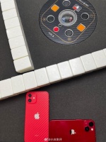 过年搓麻将，桌上碰到两台红色iPhone，太巧了……