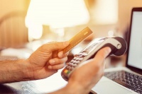 支付宝从抖音、小红书挖人再战社交？业内人士：进军社交并不准确，本质是提高用户停留时长