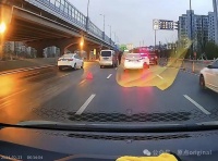 苏州百车连环相撞，又是冻雨惹的祸？