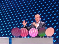 英特尔的复兴大计：向AI下注 帮美国夺回芯片制造蛋糕