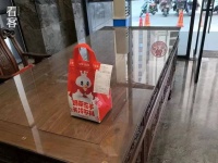 小老板和大学生，都在小城送外卖