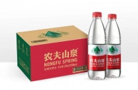 钟睒睒因儿子钟墅子美国籍，产品外包装再遭舆论围剿