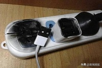 太吓人了！枕头烧出个洞！看过的网友：马上拔！