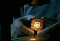 中国团队研制成功！“光芯片”火力全开，华为也有深度布局！