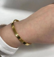 金价一路狂飙，年轻人抢疯了