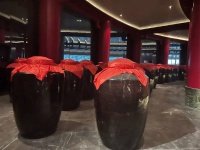 天价听花酒遭遇倒春寒，青海春天为何持续亏损？