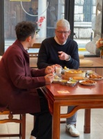 库克今天在中国接受采访时表示：我爱中国，我也爱中国人 ！