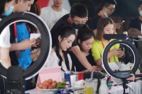 在一封私信里，找到了薇娅被女性消费者“偏爱”的秘密