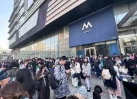 10小时268万！有人带着被子熬夜排队……网友：彻底疯了