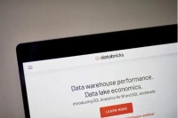 新员工入职 5 年最少赚 2 亿元、以前挖人现在撬整个团队，AI 公司抢人大战再升级！