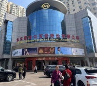 实探黄金品牌店聚集地：“秤已宕机”，店员“手都哆嗦”