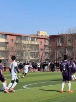 一个县城高中生，被困在小红书的平行世界里