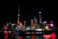 昨天晚上游了游黄浦江，见了数位老友…