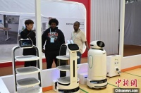 广交会观察：中国服务机器人“大显身手” 受境外采购商青睐