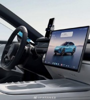 蔚来李斌称不开专车不做直播手机支架意义不大