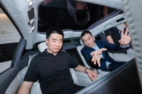 雷军在车展上带来流量爆炸，李想决定回归理性和保守