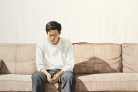 失业中产卖保险：“职场难民”的妥协与挣扎