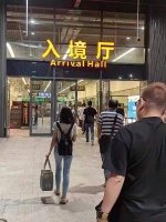 港铁线上，挤满了大厂前员工