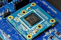 清华天眸芯片重大突破 再登《自然》封面 人民日报消息…