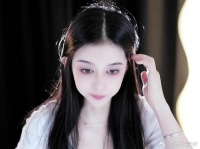 女主播透露月收入，直播首月就能买4万的包，每天都挥霍无度