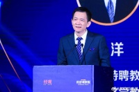 姚洋：美国搬起石头砸自己的脚