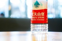三个月网暴后，消费者和零售商为什么依旧信赖农夫山泉