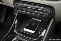 我觉得不是，以前车载无线充还没普及或者说功率还比较低的时候我觉得是鸡肋…