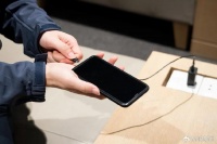 那些把智能手机换成“傻瓜机”的人，真的更快乐了？