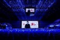 雷军年度演讲刷屏：回应董明珠“批评”！还透露是李斌和何小鹏劝小米造车