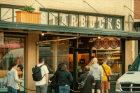 星巴克同店销售 -14%、瑞幸连续利润下滑