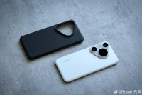 给华为Pura 70 Pro整了个耐尔金的壳，全包带磁吸，屏幕和镜头处都有抬高…