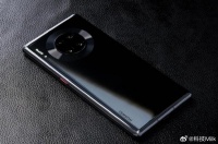 我有个朋友到现在还有用华为Mate30 Pro，问他怎么时候换…
