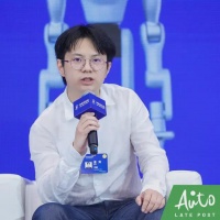 90 后北大博导造人形机器人，不学特斯拉