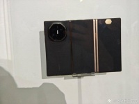 现场真机一览，红色质感是真的无敌