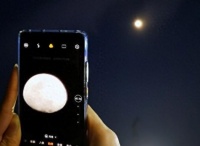 中秋赏月，青年姿势大盘点！快来认领你的专属赏月方式！