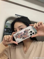 周也手机壳好特别呀！