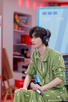 来看丁程鑫年下总裁带队搞事业！