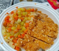 被调侃成骂人梗的“拼好饭”，已经快把商家逼破产了