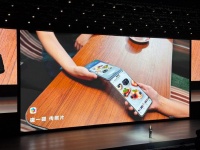 这次华为手机可以碰一碰传照片了，这个功能是不是很熟悉…